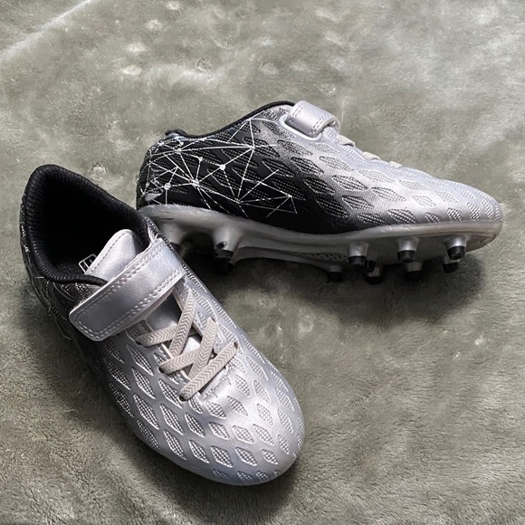 Kids' Silver and Black Athletic Cleats - Picture 1 of 5